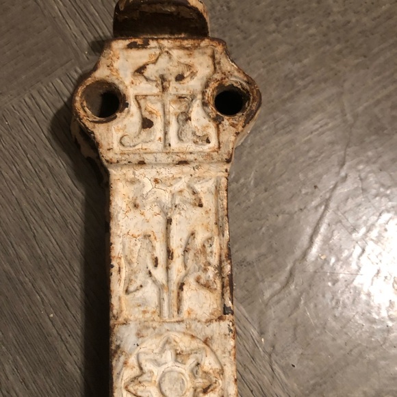 9336 Antique Victorian Spring Loaded Floral Emb. Lock Push Button cast metal - Picture 10 of 11